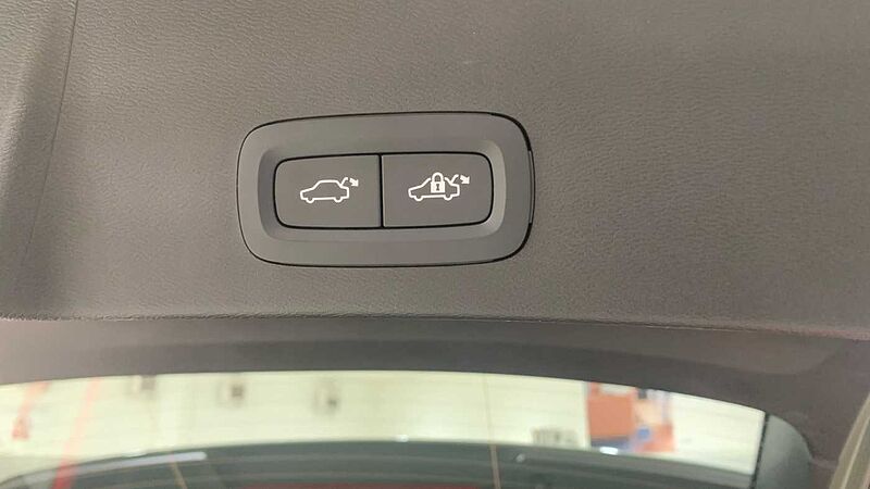 Volvo XC40 2.0 B3 PLUS DARK AUTO 163 5P