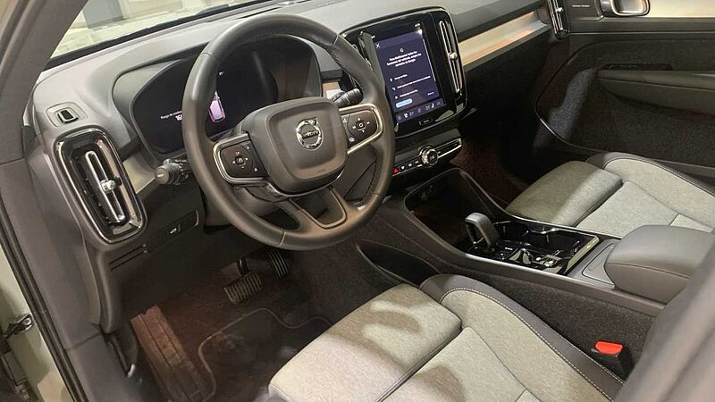 Volvo XC40 2.0 B3 PLUS DARK AUTO 163 5P