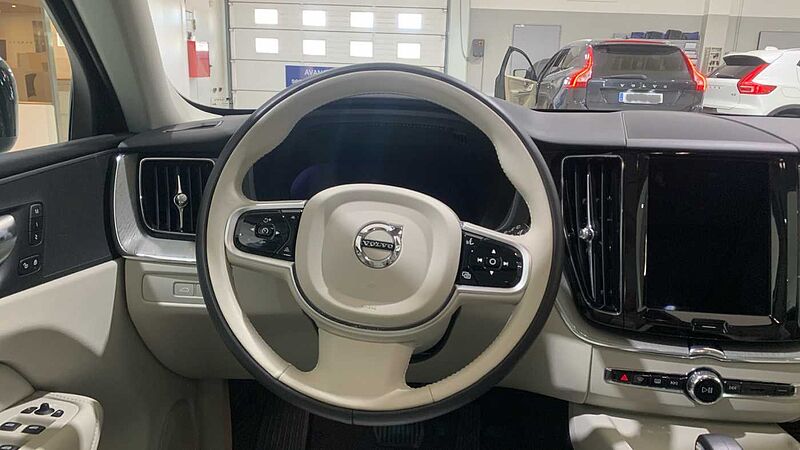 Volvo XC60 2.0 T6 RECHARGE PLUS DARK AUTO 4WD 350 5P