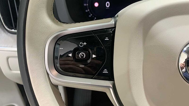 Volvo XC60 2.0 T6 RECHARGE PLUS DARK AUTO 4WD 350 5P