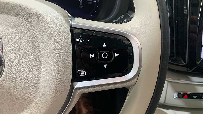 Volvo XC60 2.0 T6 RECHARGE PLUS DARK AUTO 4WD 350 5P