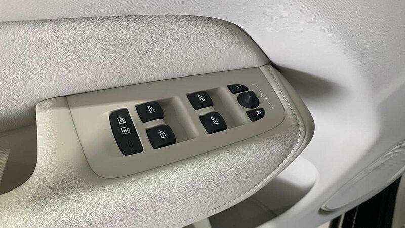 Volvo XC60 2.0 T6 RECHARGE PLUS DARK AUTO 4WD 350 5P