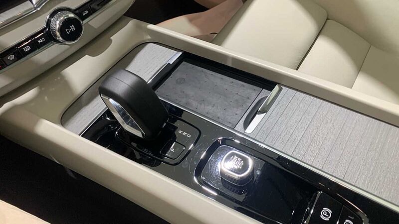 Volvo XC60 2.0 T6 RECHARGE PLUS DARK AUTO 4WD 350 5P