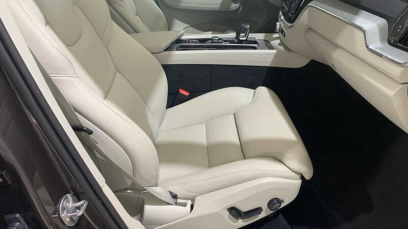 Volvo XC60 2.0 T6 RECHARGE PLUS DARK AUTO 4WD 350 5P