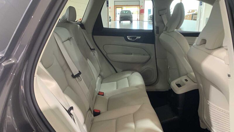 Volvo XC60 2.0 T6 RECHARGE PLUS DARK AUTO 4WD 350 5P