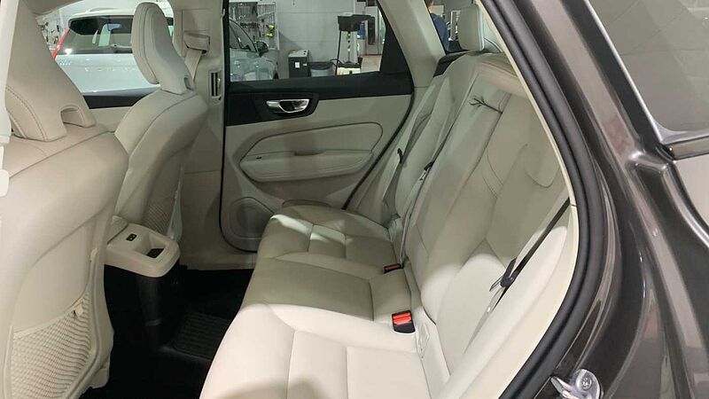 Volvo XC60 2.0 T6 RECHARGE PLUS DARK AUTO 4WD 350 5P