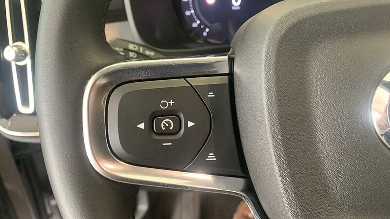 Volvo XC40 2.0 B3 MHEV CORE DCT 163 5P
