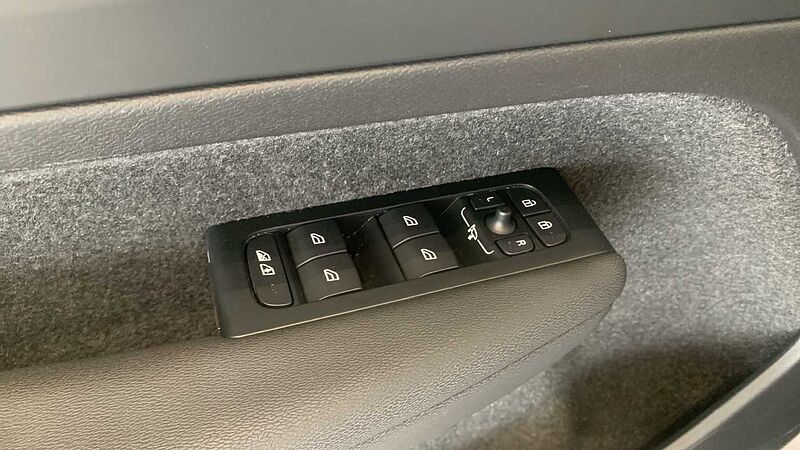 Volvo XC40 2.0 B3 MHEV CORE DCT 163 5P