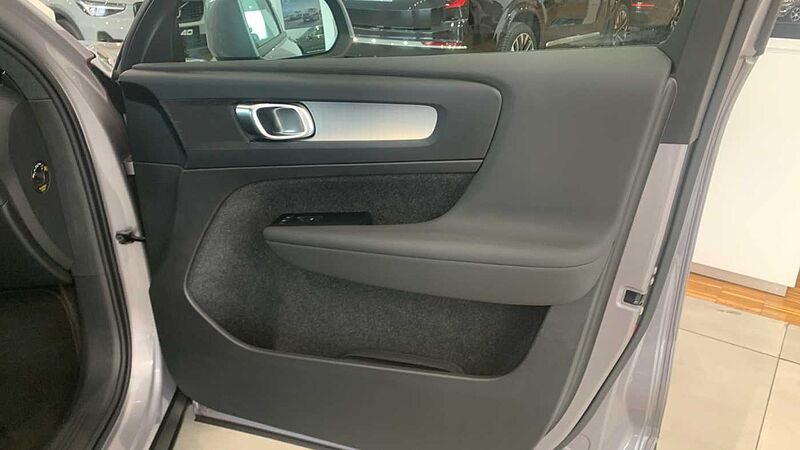 Volvo XC40 2.0 B3 MHEV CORE DCT 163 5P