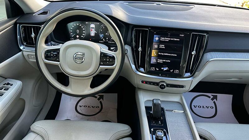Volvo V60 Cross Country 2.0 B5 P CROSS COUNTRY PRO AUTO AWD 250 5P