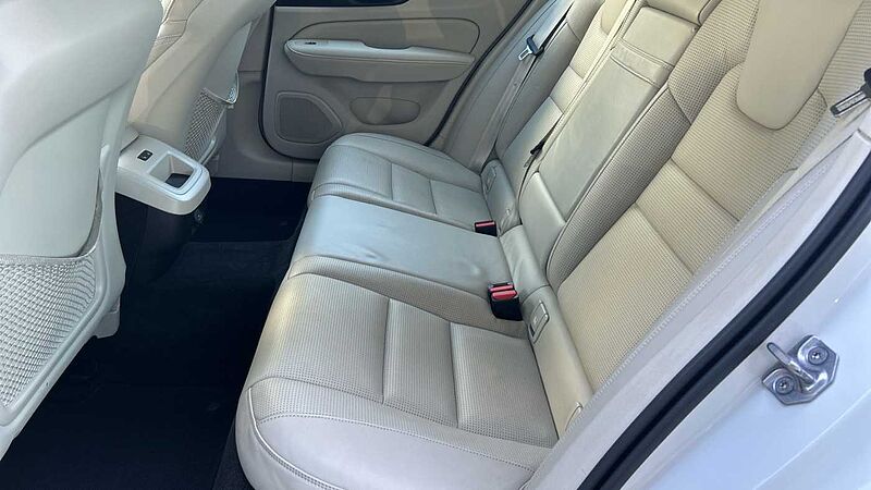 Volvo V60 Cross Country 2.0 B5 P CROSS COUNTRY PRO AUTO AWD 250 5P