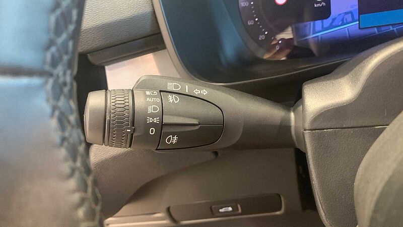 Volvo XC40 2.0 B3 PLUS DARK AUTO 163 5P