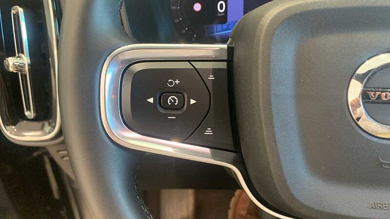 Volvo XC40 2.0 B3 PLUS DARK AUTO 163 5P