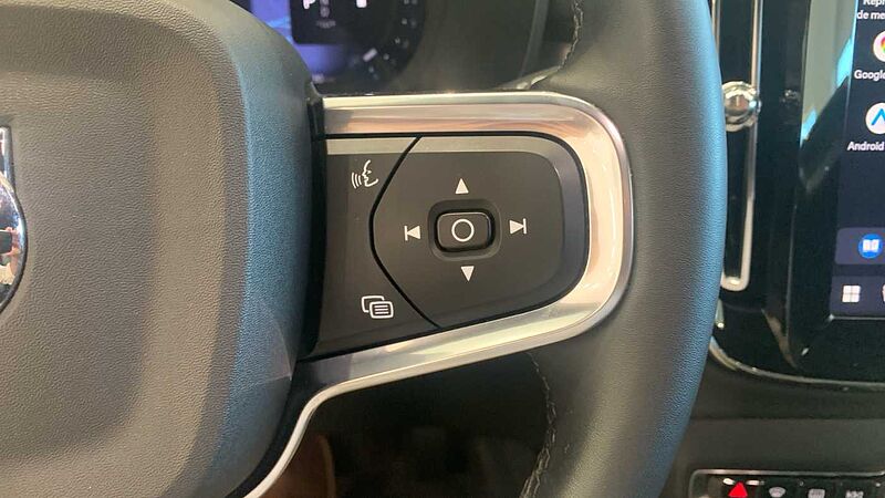 Volvo XC40 2.0 B3 PLUS DARK AUTO 163 5P