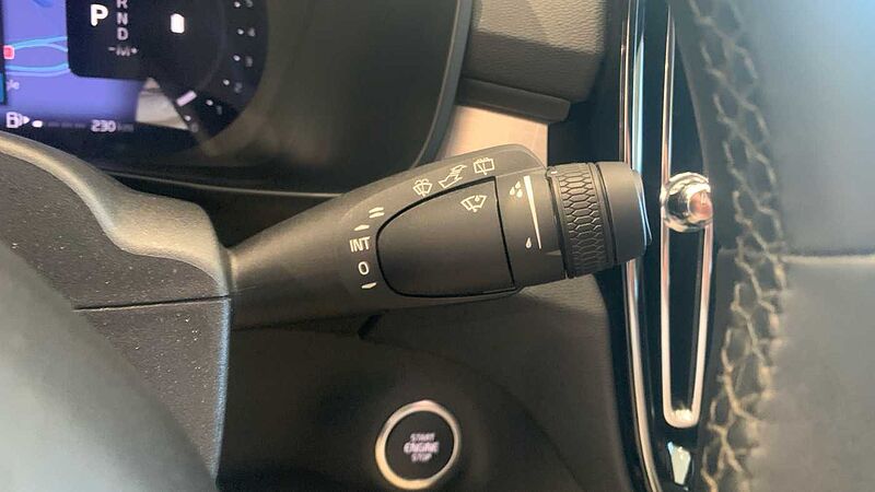 Volvo XC40 2.0 B3 PLUS DARK AUTO 163 5P