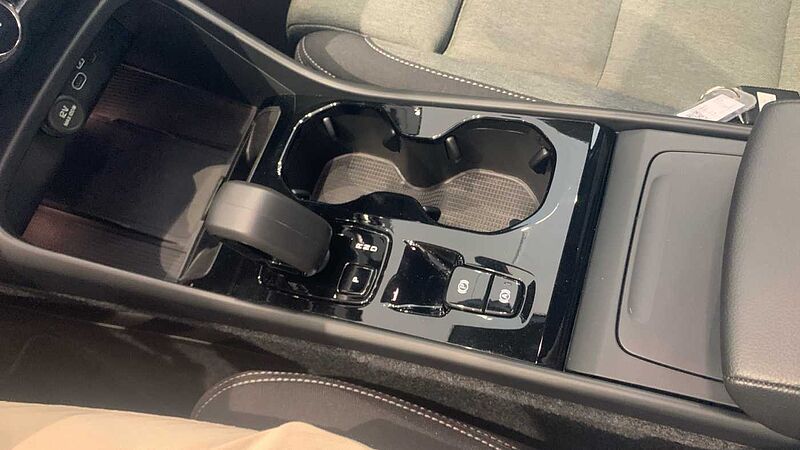 Volvo XC40 2.0 B3 PLUS DARK AUTO 163 5P
