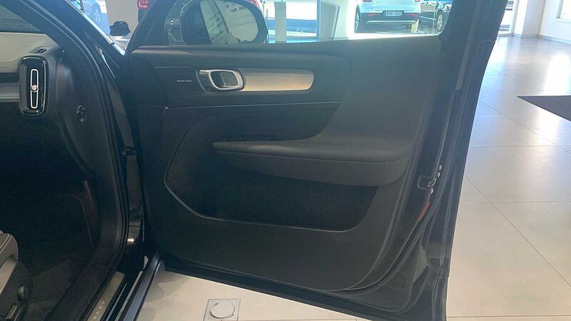 Volvo XC40 2.0 B3 PLUS DARK AUTO 163 5P