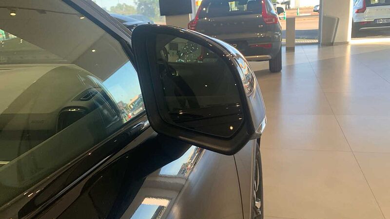 Volvo XC40 2.0 B3 PLUS DARK AUTO 163 5P