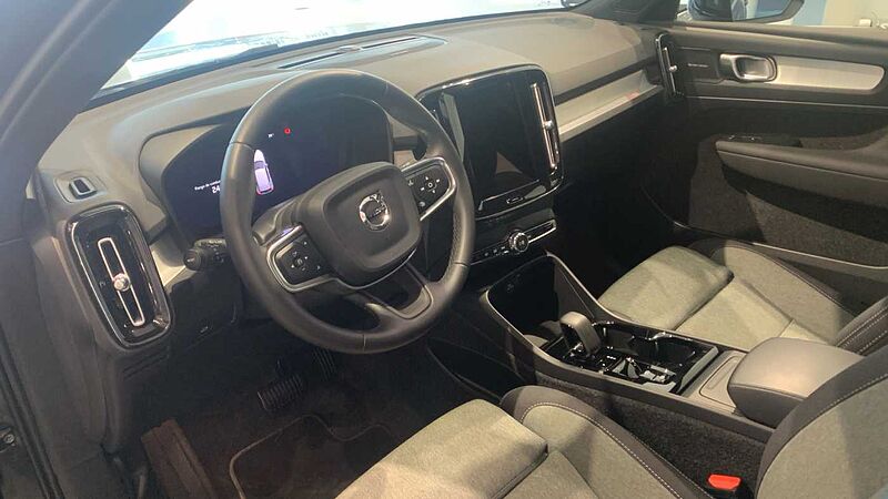 Volvo XC40 2.0 B3 PLUS DARK AUTO 163 5P